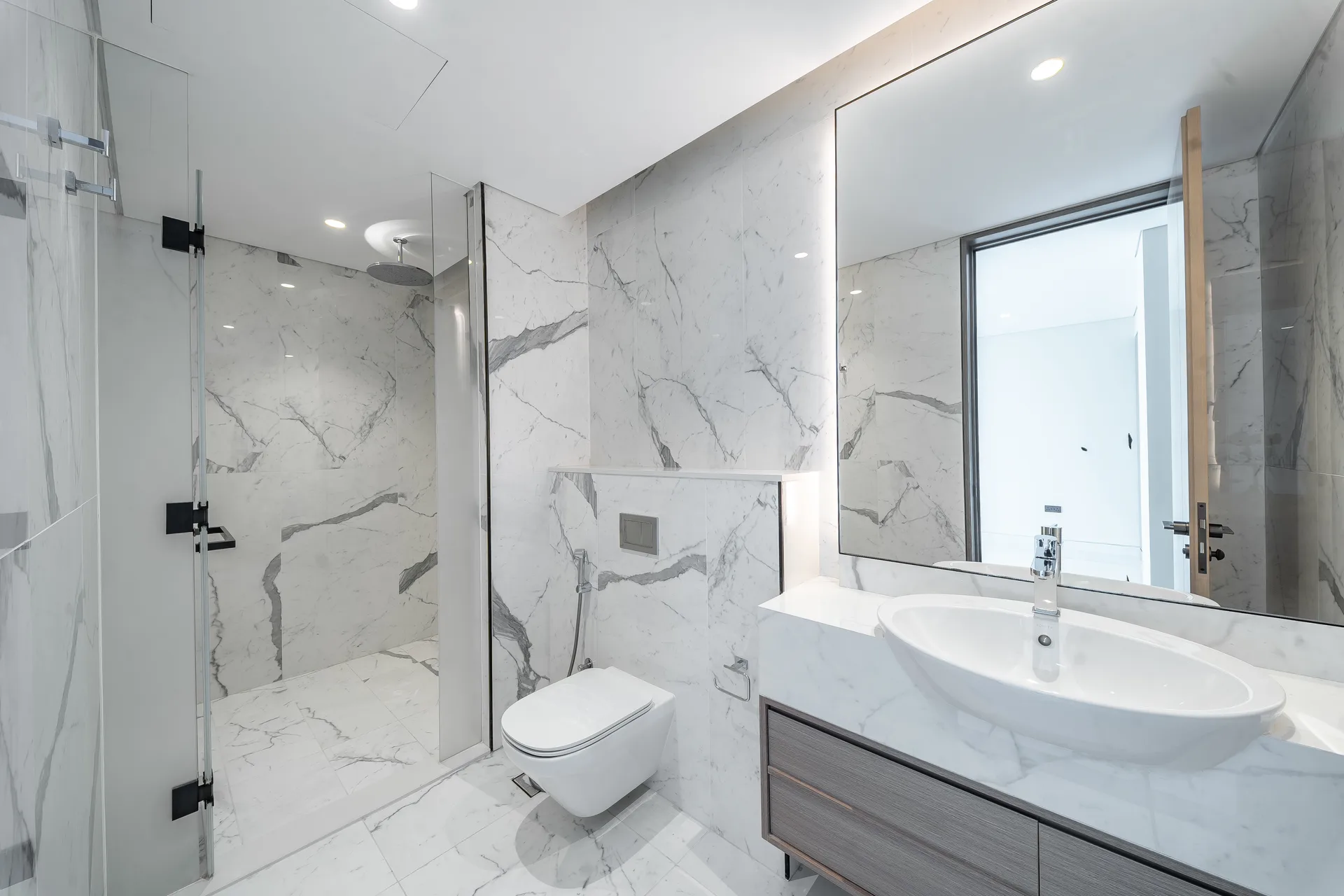 Renovated 3 Bed Duplex | Double-Height Living | Skyline Views